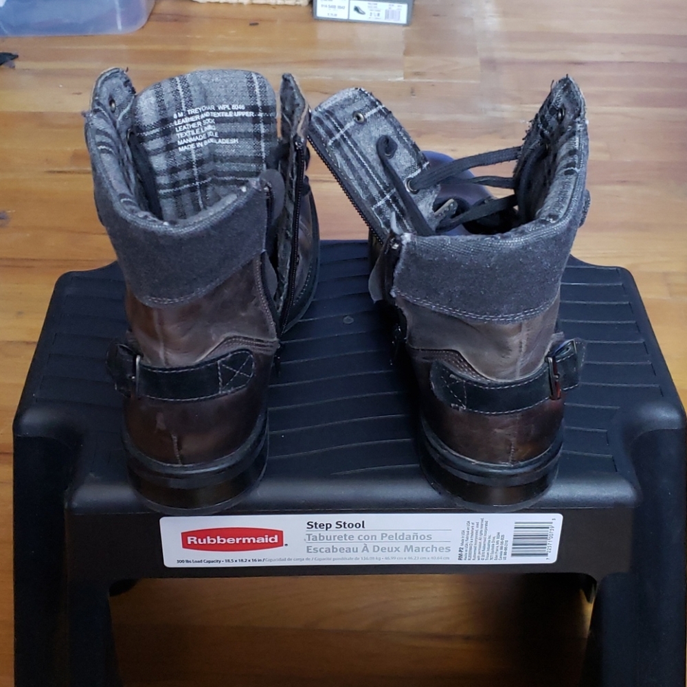 Boots - Picture 4 of 4